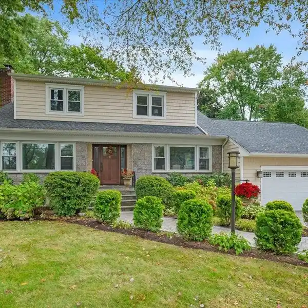 CORNER LOT HOME IN DESIRABLE MAPLEWOOD PARK