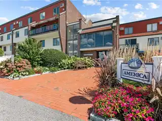 Remarkable Condo on Scenic Goat Island