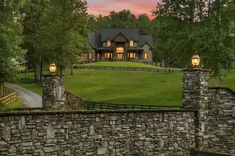 Luxury Meets Mountain Equestrian Living