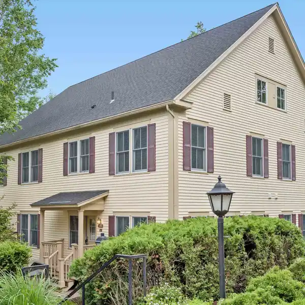 CHARMING NEW ENGLAND TOWNHOME