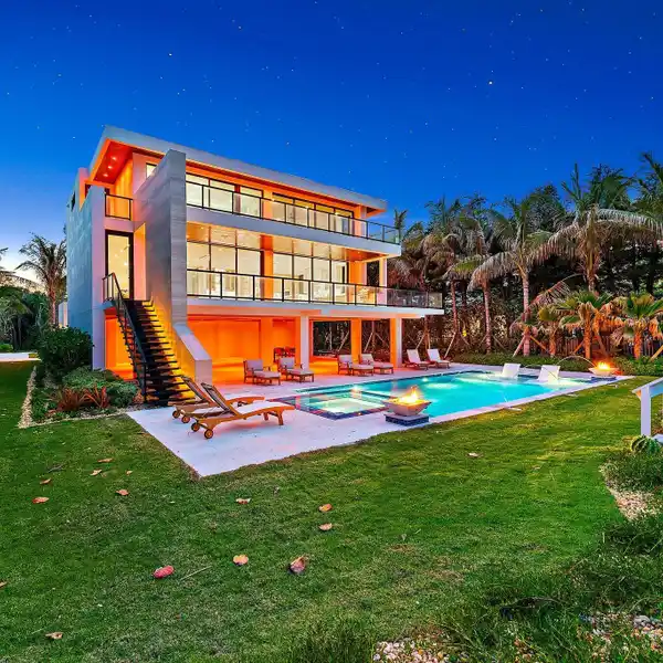 MODERN BEACHFRONT MASTERPIECE