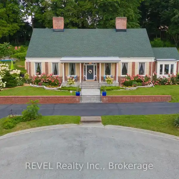 LOVELY HOME IN AN AMAZING LOCATION