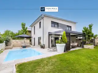 Wonderful Home with Garden Oasis