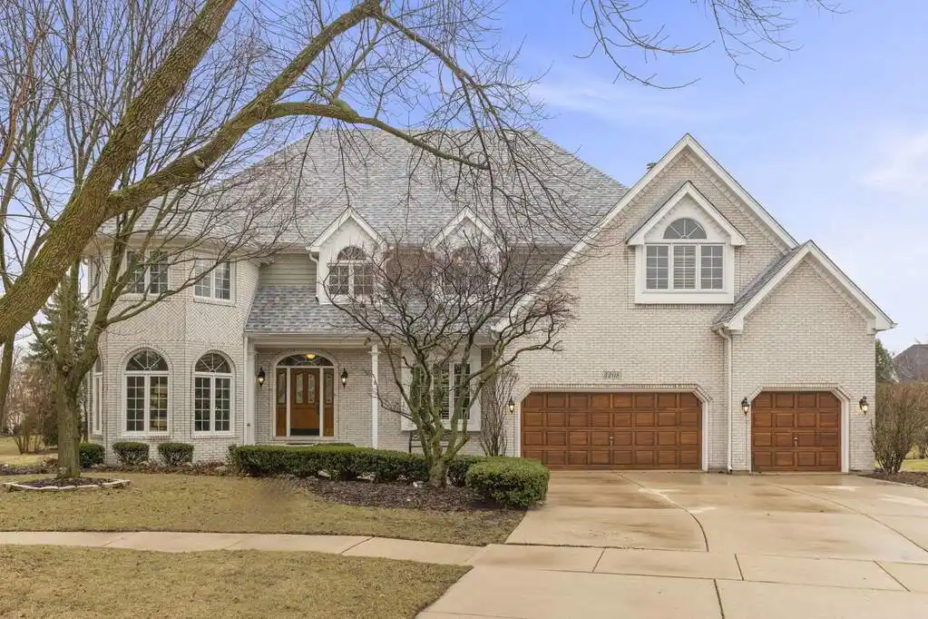 Exceptional Home in Sought-after White Eagle