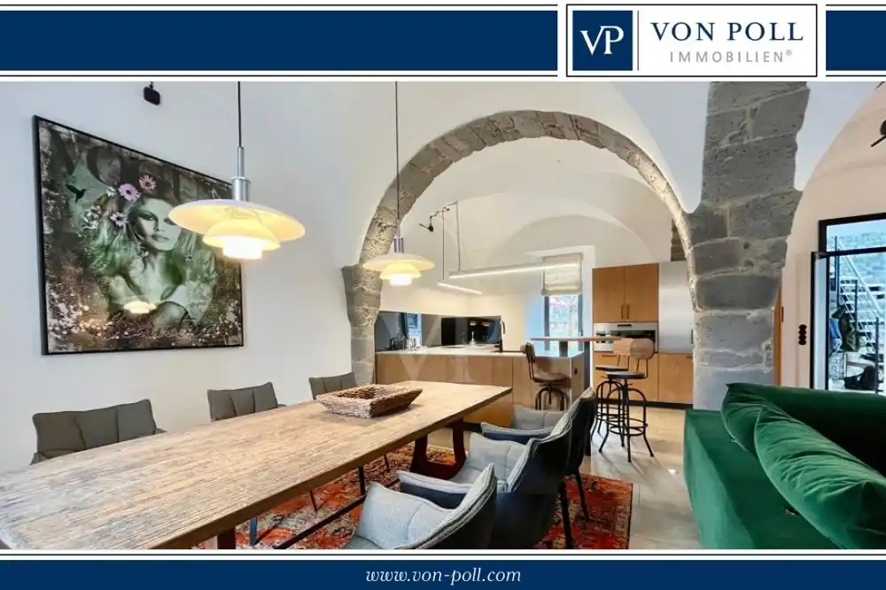 Design Highlights on Three Levels with Exquisite Furnishings