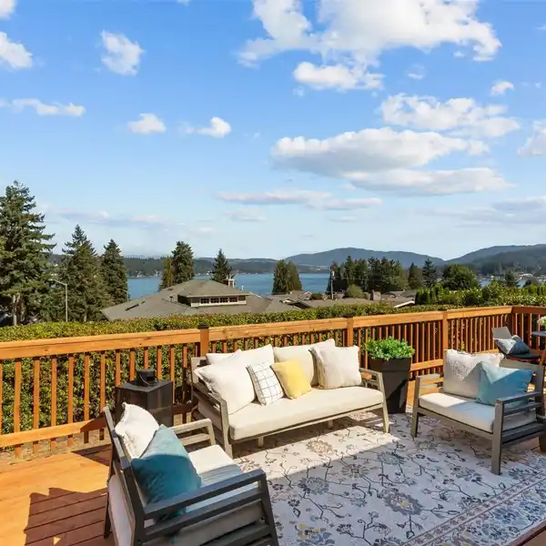 REMODELED LAKEVIEW HOME WITH EXPANSIVE DECK