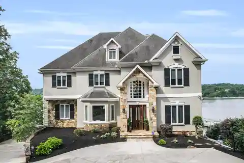 Expansive Luxury Meets Iconic Lakefront Lifestyle