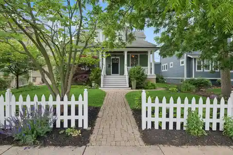 Fabulous Home Plus Coach House