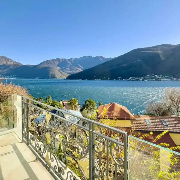 HIGH-END HOME WITH BREATHTAKING LAKE VIEWS