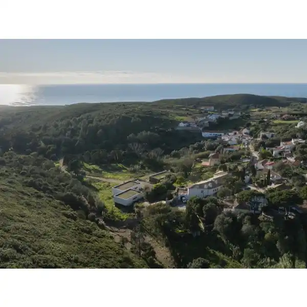 THE ALMOíNHAS ESTATE