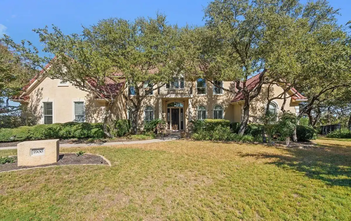 Charming Home in Sought-after Regents Hill
