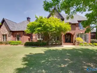 Executive Living in Prestigious Mcmullen Cove