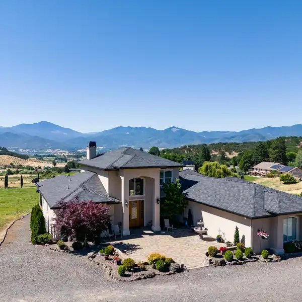 GORGEOUS ESTATE WITH UNSURPASSED VIEWS