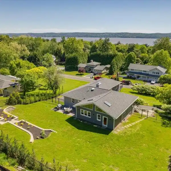 LIGHT-FILLED MODERN ESCAPE NEAR THE HUDSON