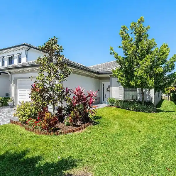 BEAUTIFUL MODERN HOME