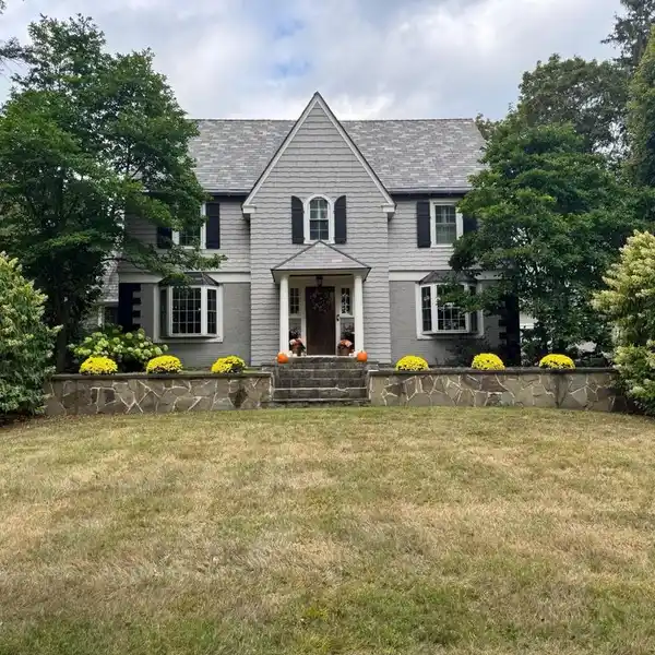 AMERICAN SHINGLE STYLE OLD LOUDONVILLE BEAUTY