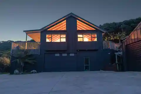 Blind Bay Coastal Estate with Lodge-Style Luxury