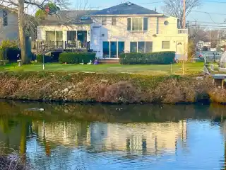 Lakefront Oasis and Wildlife Sanctuary