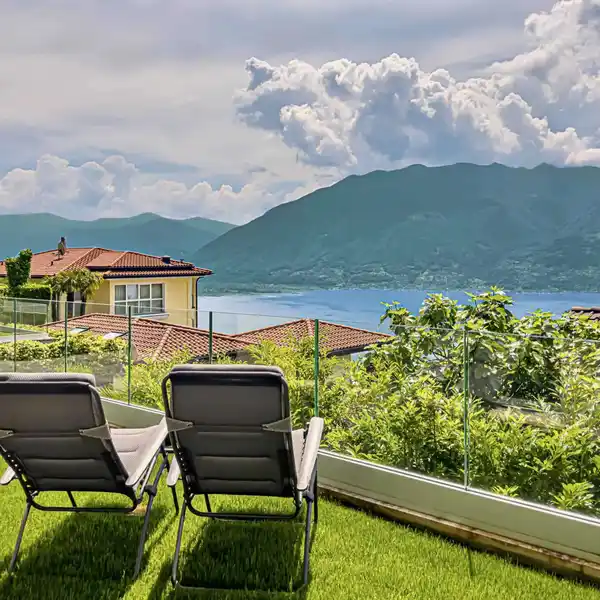 RESIDENCE CEDRUS: MODERN APARTMENT WITH GARDEN AND WONDERFUL LAKE VIEW