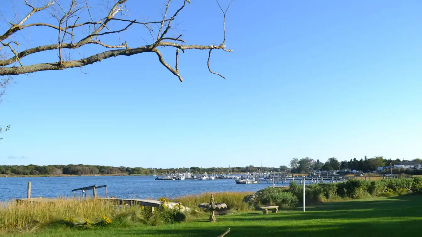 Charming and Private Waterfront Cottage