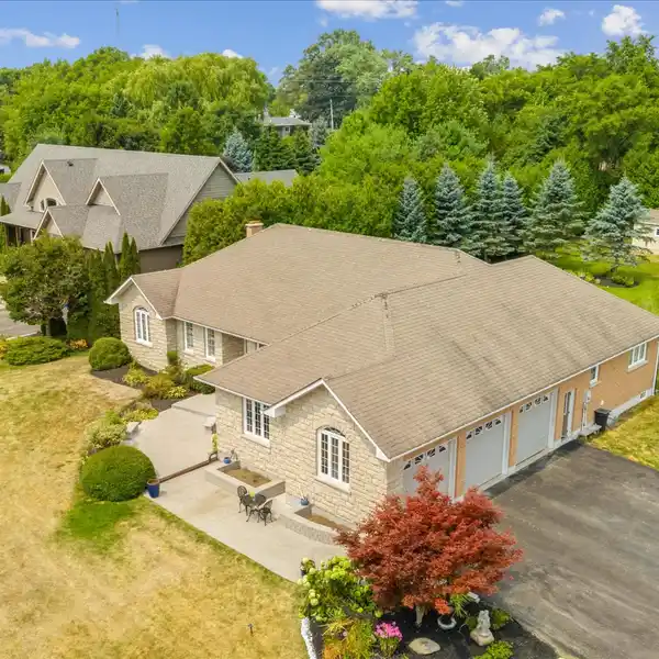 WELCOME TO 4588 PAYNES CRESCENT