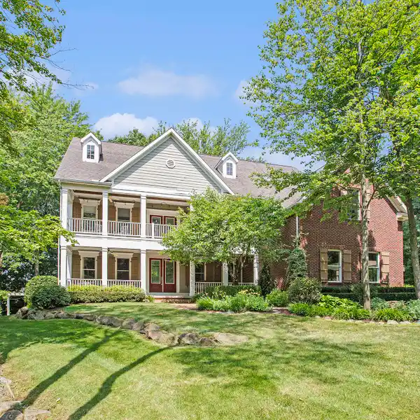 CUSTOM BUILT HOME IN SAMBROOK ESTATES