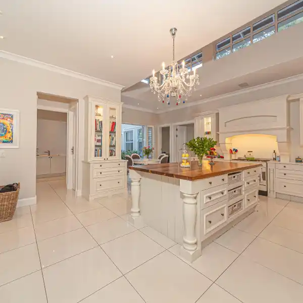 ICONIC FAMILY RESIDENCE IN EXCLUSIVE ECCLESTON CRESCENT