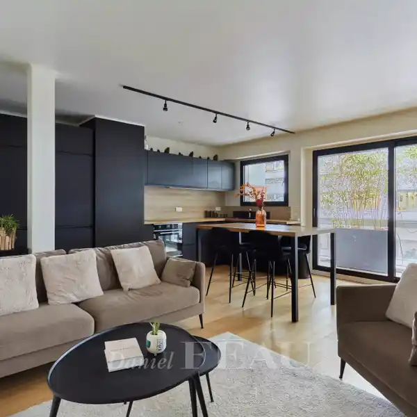 SUNNY APARTMENT WITH BALCONY AND CHARM