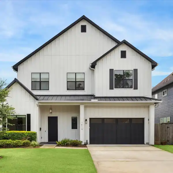 IMMACULATE SOFT CONTEMPORARY IN OAK FOREST