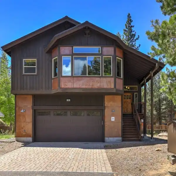 SUNNY TAHOE HOME IS LOCATED ADJACENT TO FOREST SERVICE LAND