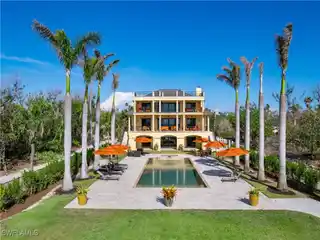 Avoca - Captivating Gulf-front Retreat