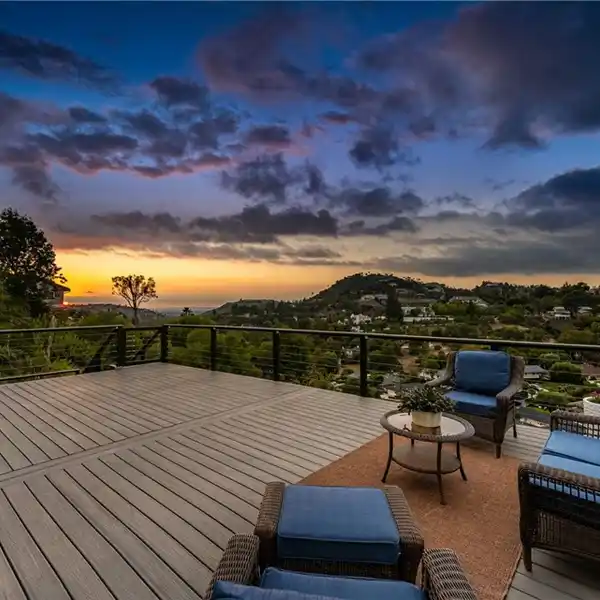 POOL HOME WITH UNPARALLELED PANORAMIC VIEWS