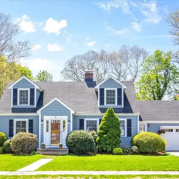 PICTURE PERFECT NEW ENGLAND CAPE