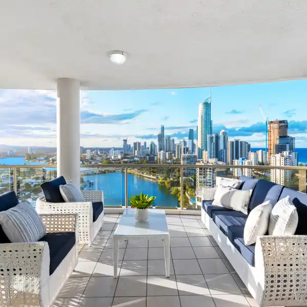 EXCEPTIONAL SUB-PENTHOUSE IN THE PINNACLE BUILDING