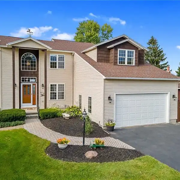 STUNNING LAKEFRONT TRANSITIONAL