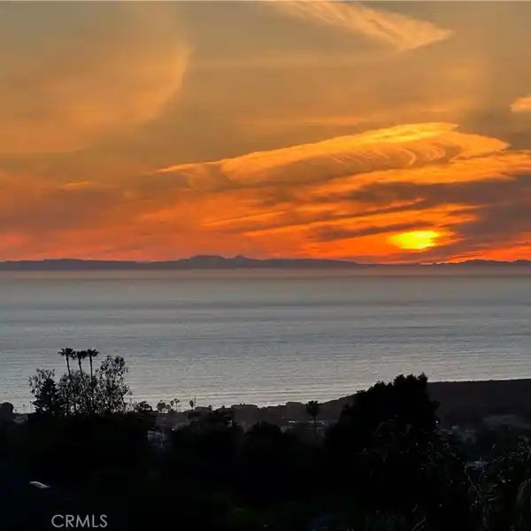 COASTAL LUXURY WITH MESMERIZING VIEWS