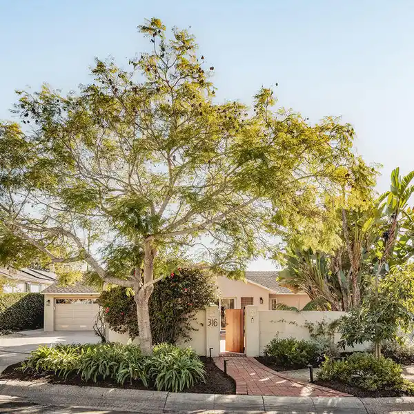 CONTEMPORARY HOME IN THE HEART OF SAN ROQUE