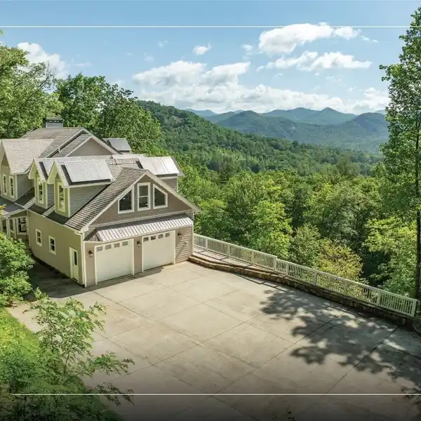 EXPANSIVE MOUNTAIN RETREAT