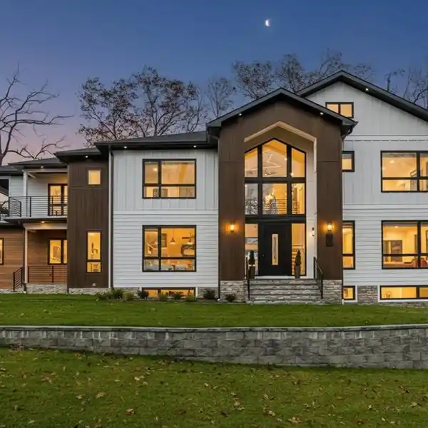 EXPERIENCE MODERN LUXURY REDEFINED IN THIS STUNNING MASTERPIECE