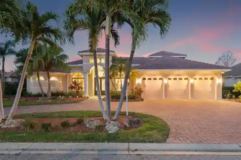 Exceptional Residence in Prestigious Lakewood Ranch Country Club