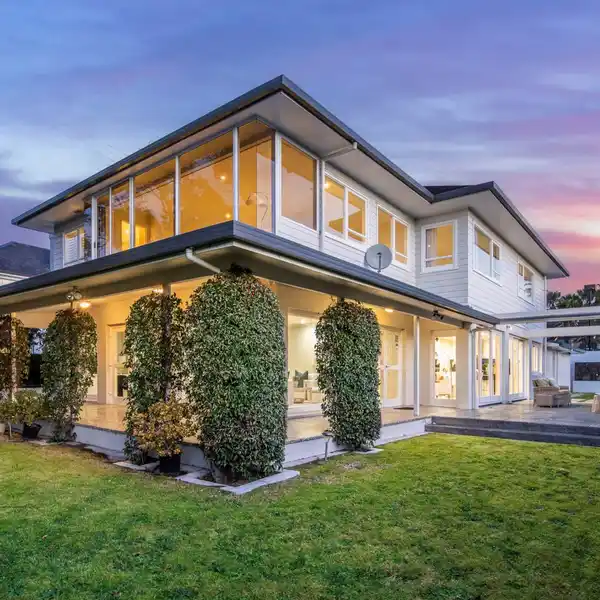 GRAND NORTHERN SLOPES HOME WITH ALFRESCO ENTERTAINING