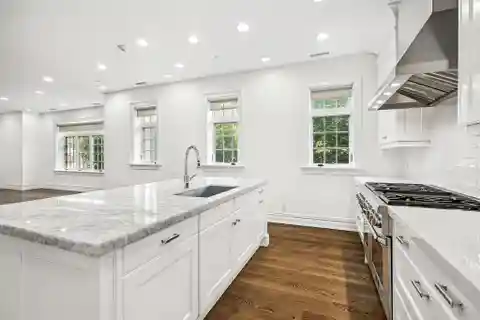 Spacious Luxury Condo in the Heathcote