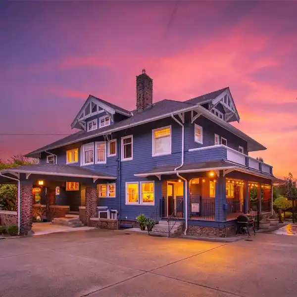 THE ICONIC IVERSON HOUSE