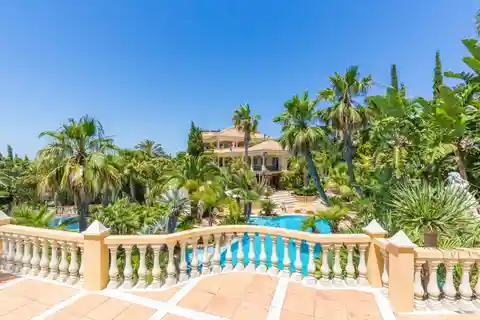 Gorgeous Villa with Pool and Tennis Court