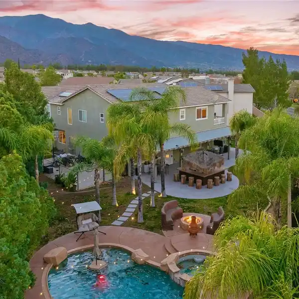 LUXURY AND ADVENTURE IN SYCAMORE CREEK