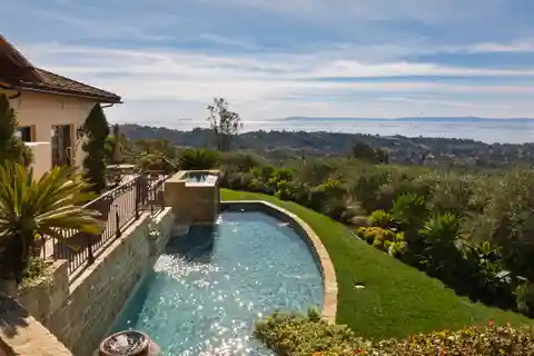 Magnificent Estate with a Vast Panorama