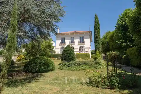 Elegant Early 20th-Century Home with Grand Interiors