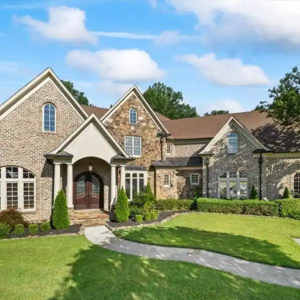 DESOTO’S CROWN JEWEL WITH RESORT-STYLE BACKYARD
