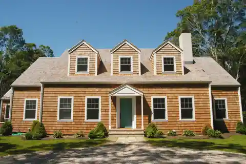 Stylish Sagaponack Barn with Light-Filled Living