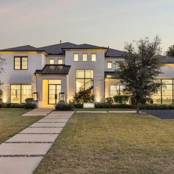 PHENOMINAL HOME EXEMPLIFIES MODERN DESIGN AND LUXURIOUS FUNCTIONALITY